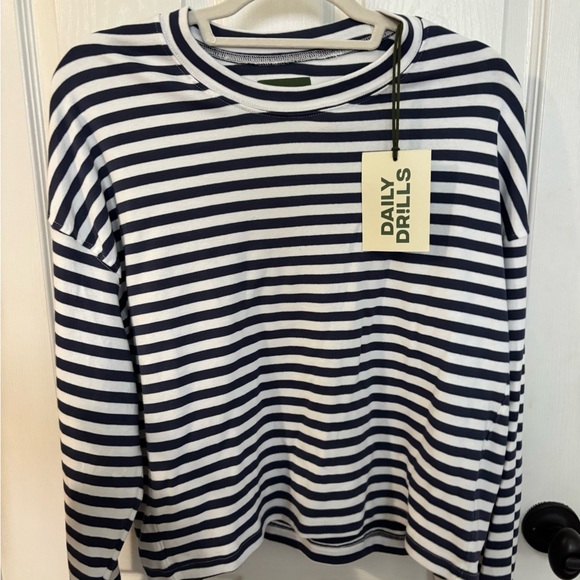 Daily Drills NWT Striped Navy and White Set, XS/S - Picture 4 of 6
